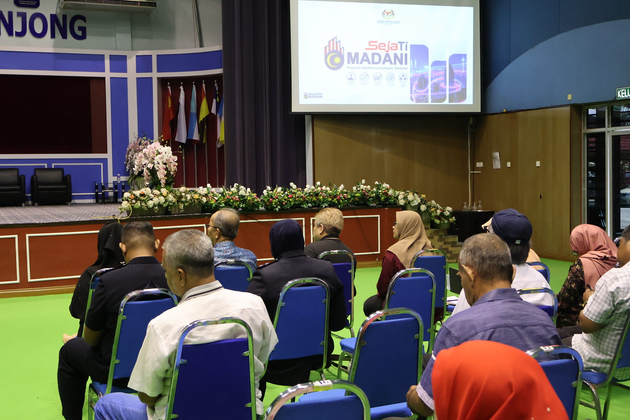 Sesi Hand Holding Program Sejahtera Komuniti Madani (SejaTi MADANI)