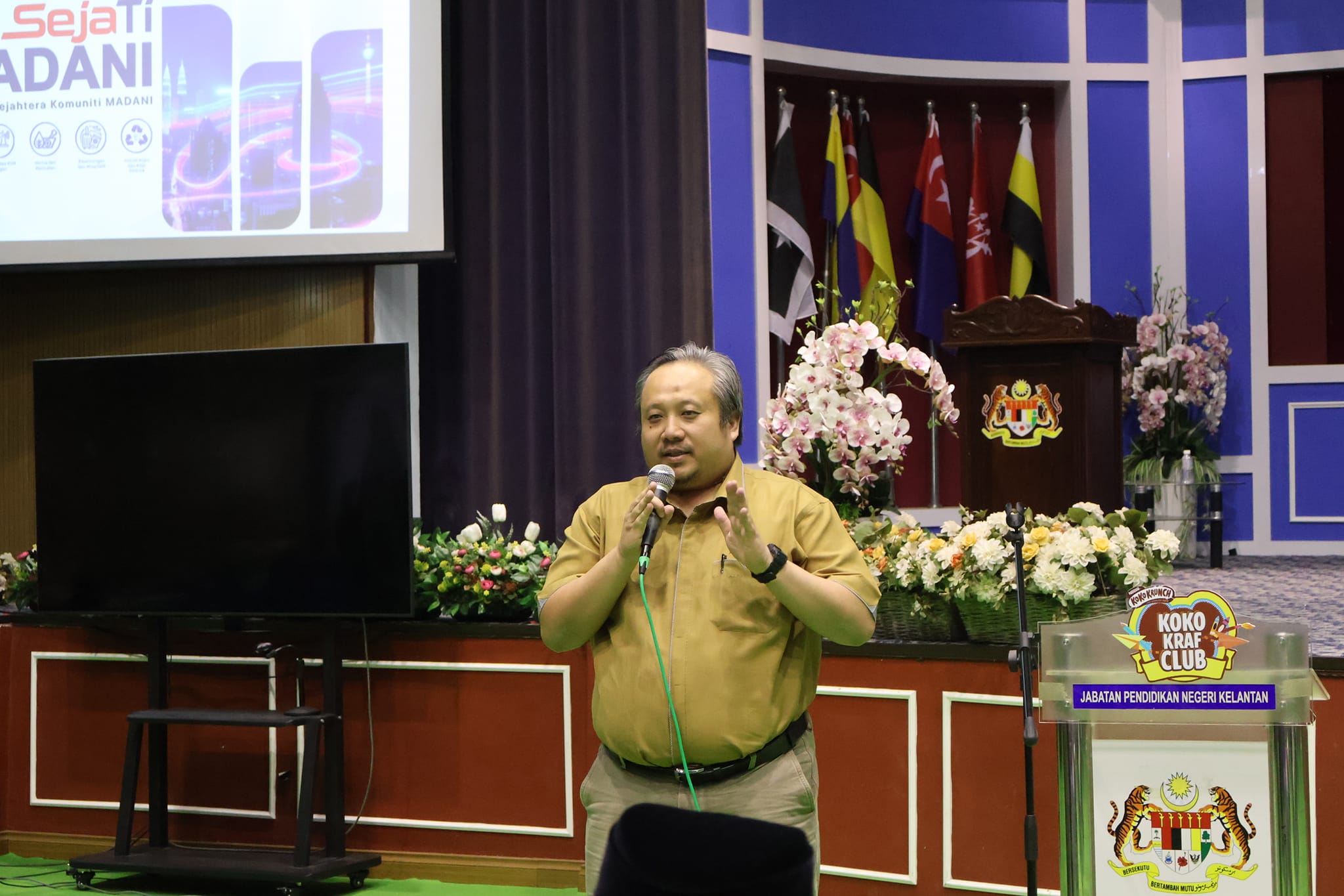 Sesi Hand Holding Program Sejahtera Komuniti Madani (SejaTi MADANI)