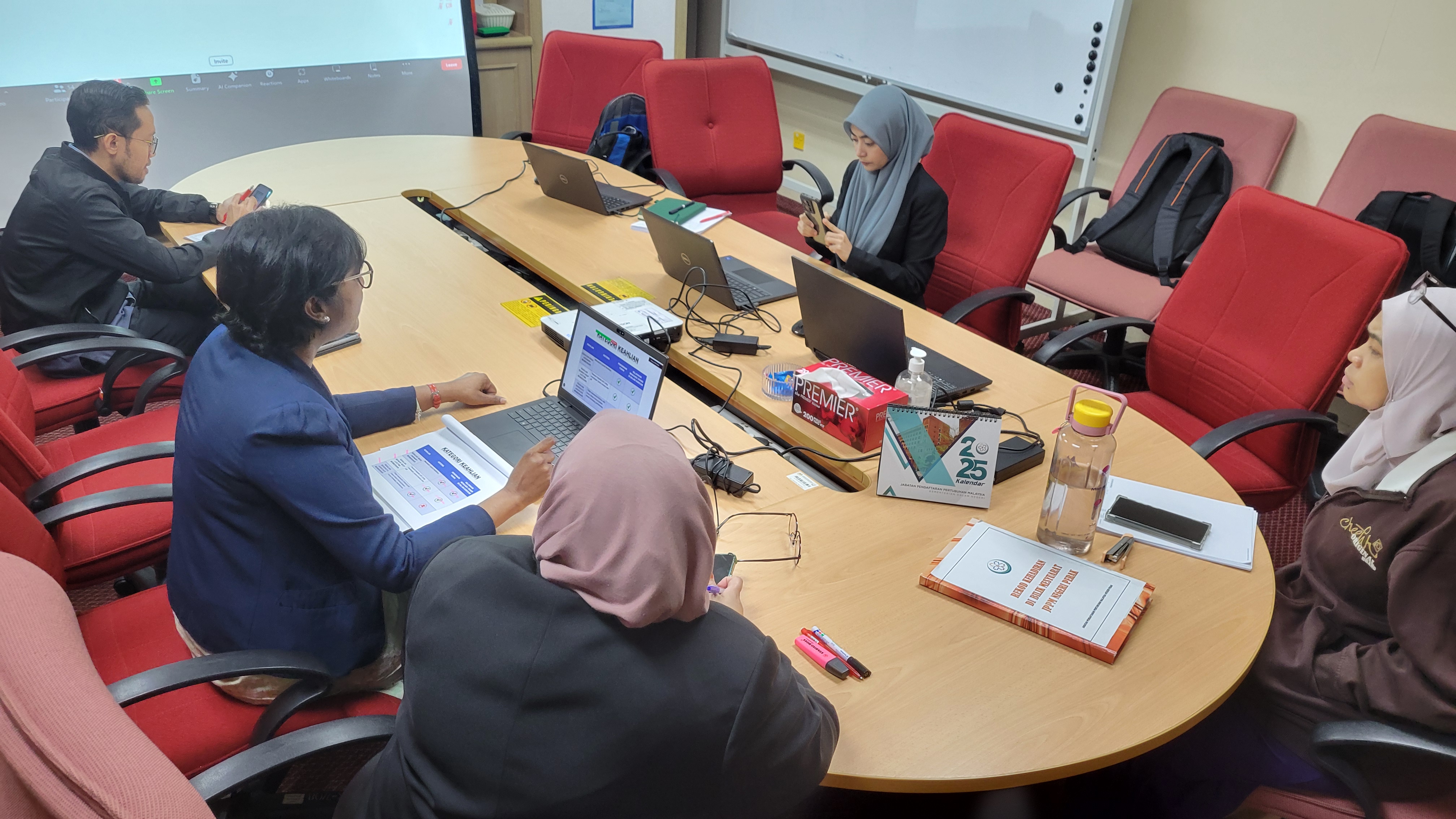 Sesi soal jawab dengan pertubuhan