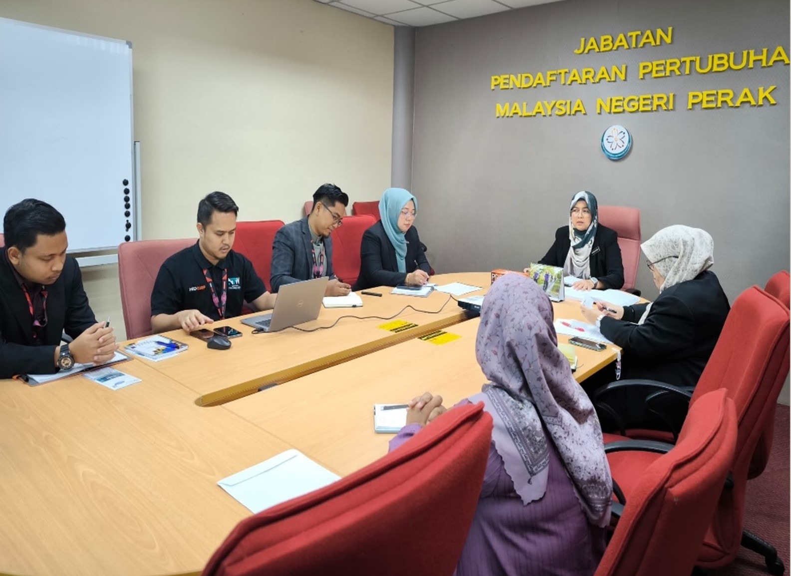 Keadaan sewaktu kunjungan hormat sedang berlangsung