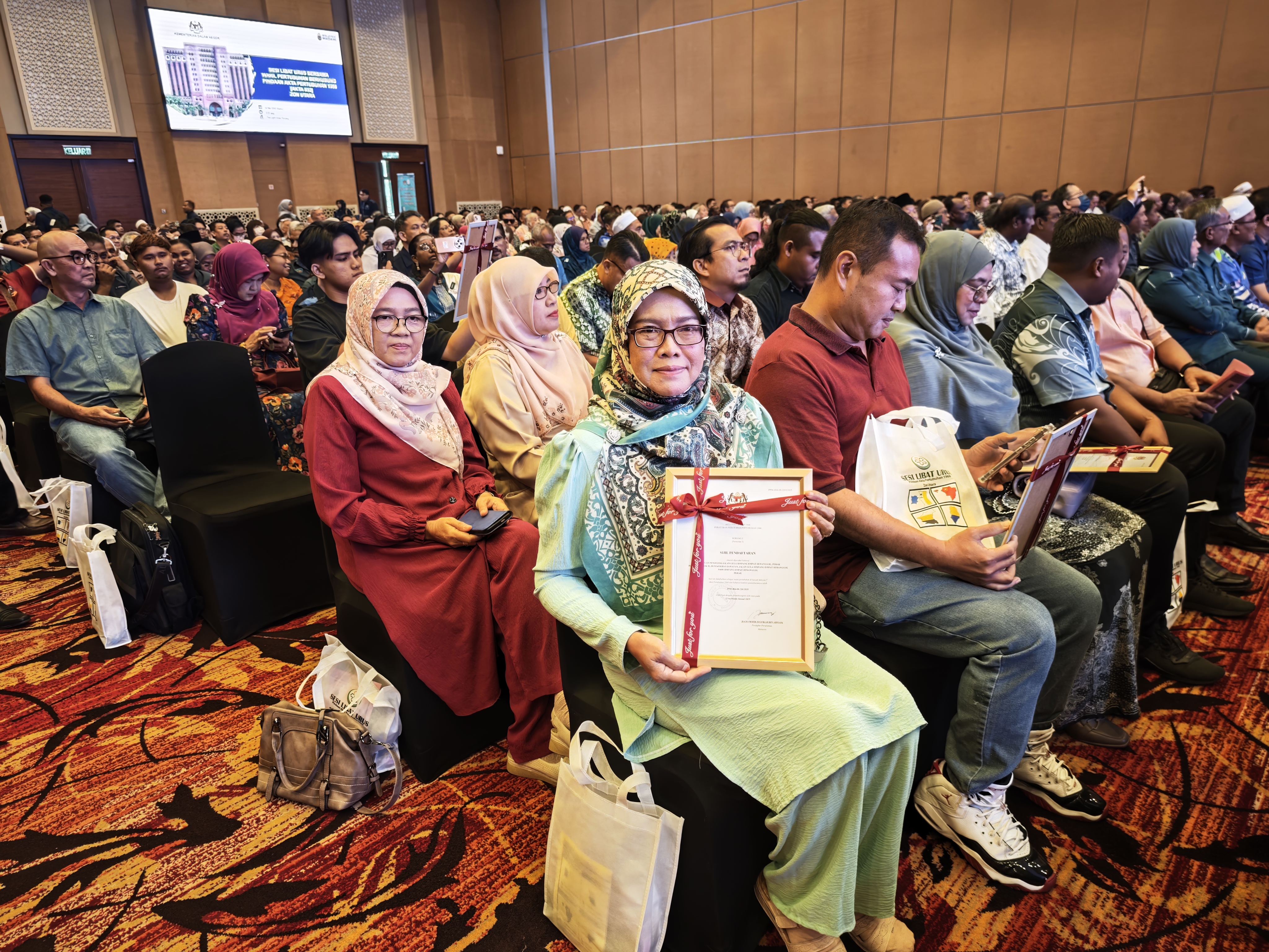Penerima sijil penghargaan pertubuhan baharu