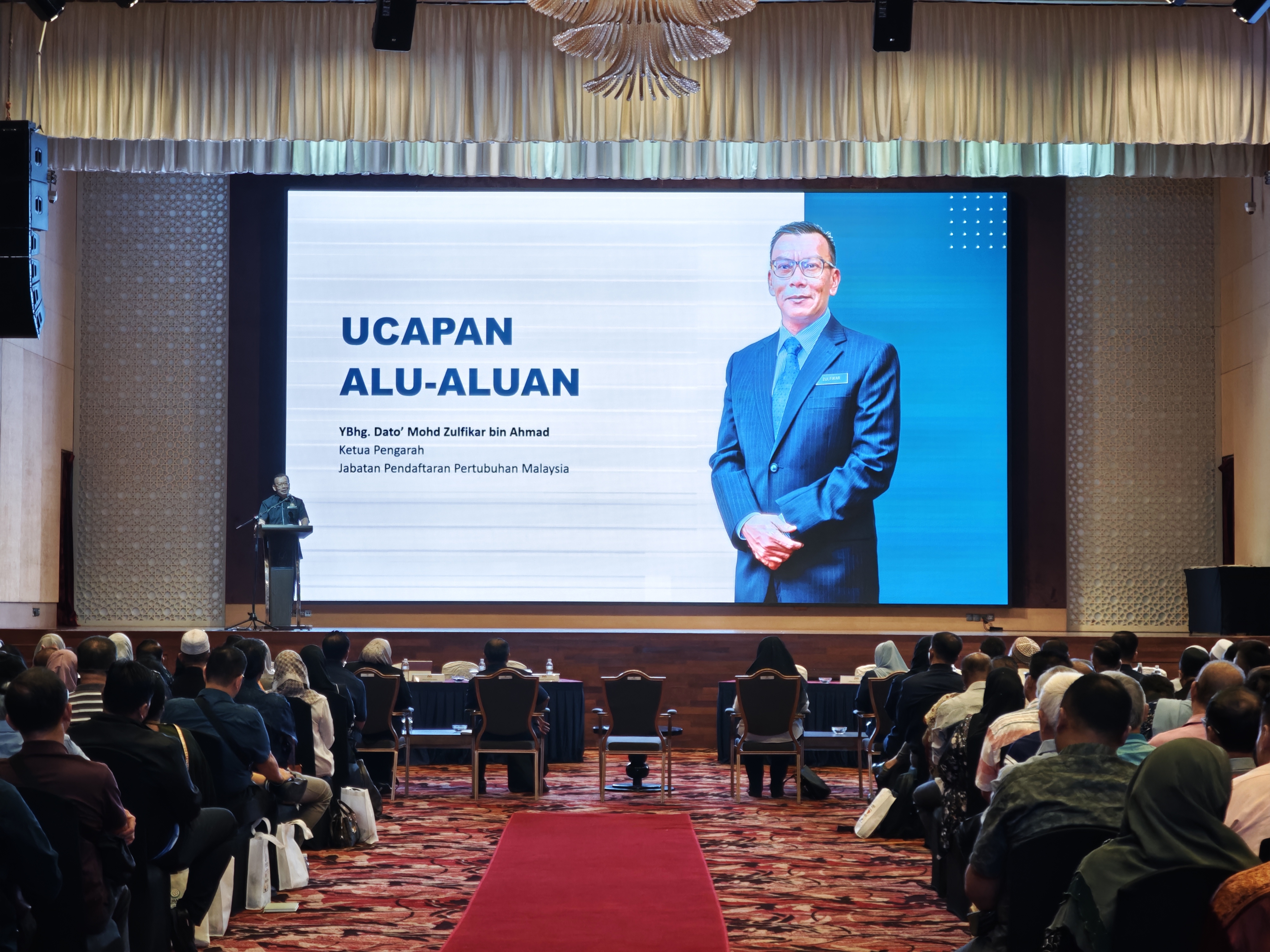 YBhg. Dato' Mohd Zulfikar bin Ahmad, Ketua Pengarah JPPM sedang memberi kata-kata aluan buat para pesert yang hadir
