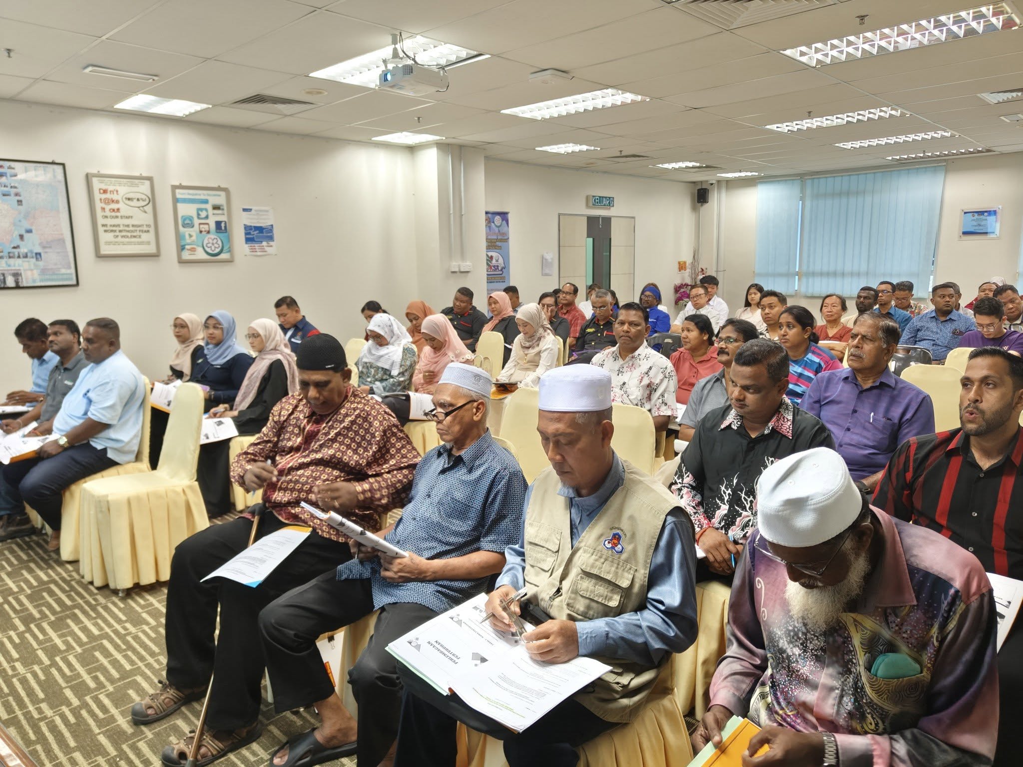 Antara persatuan yang hadir