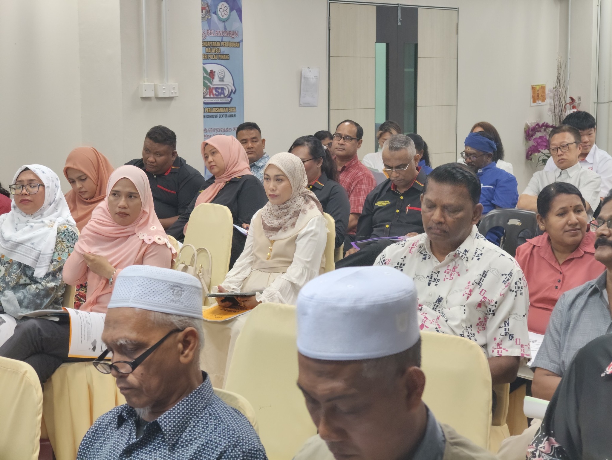 Antara persatuan yang hadir