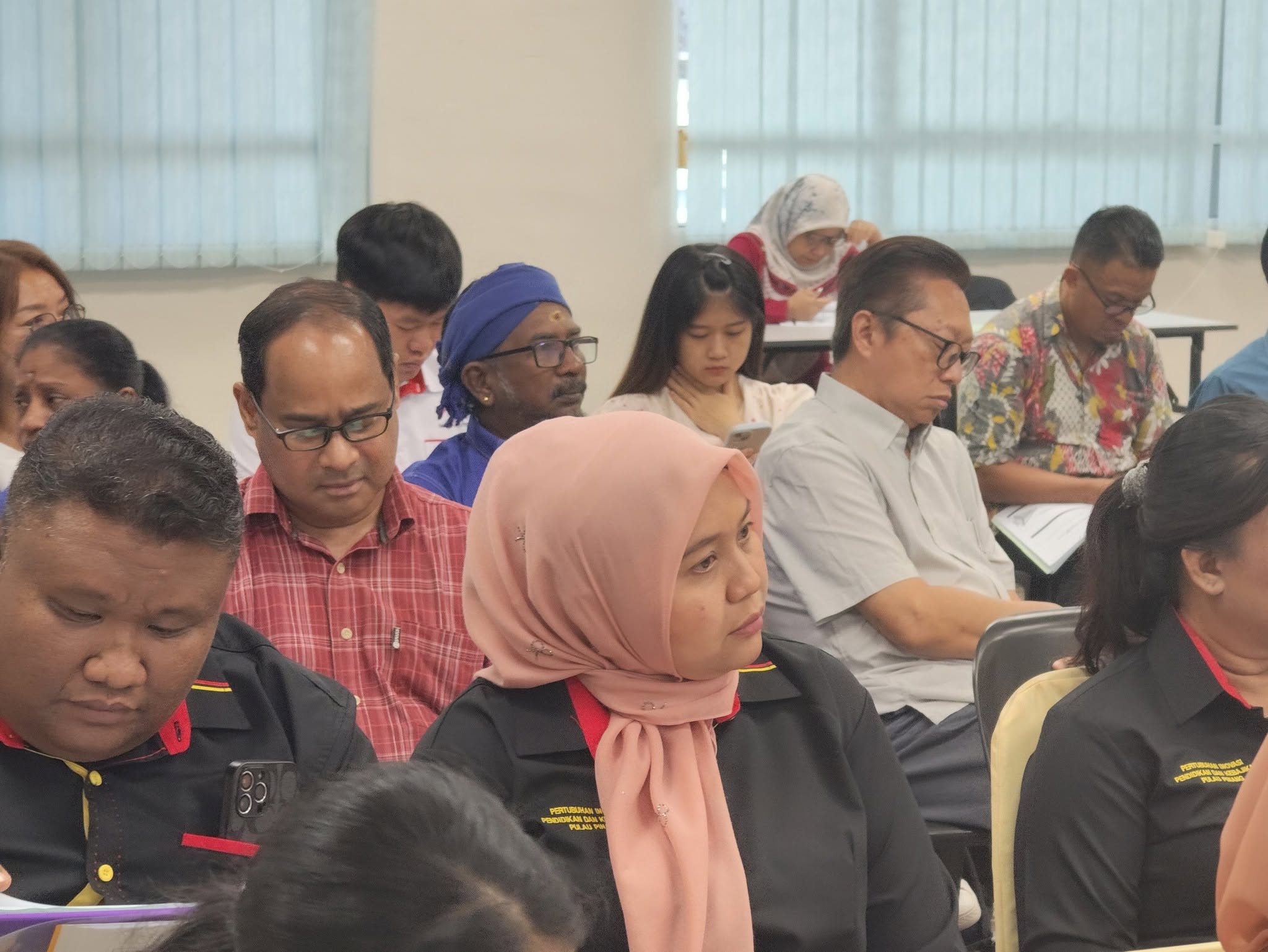 Antara persatuan yang hadir