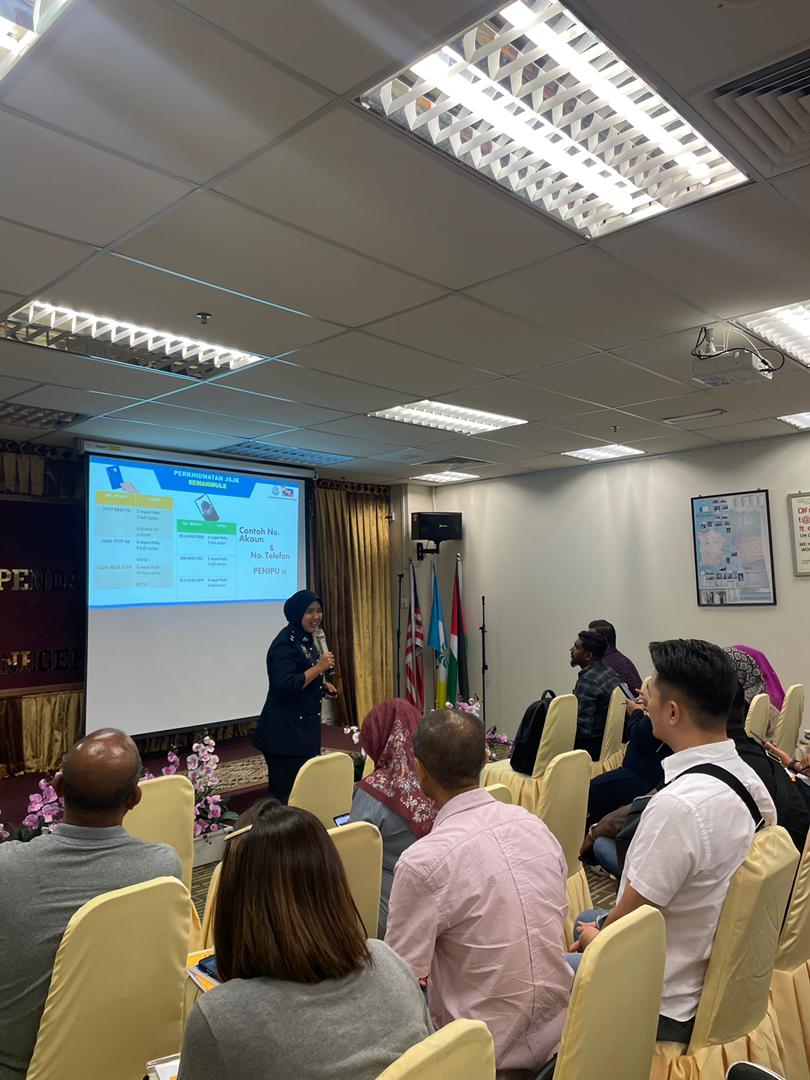 Taklimat oleh wakil PDRM