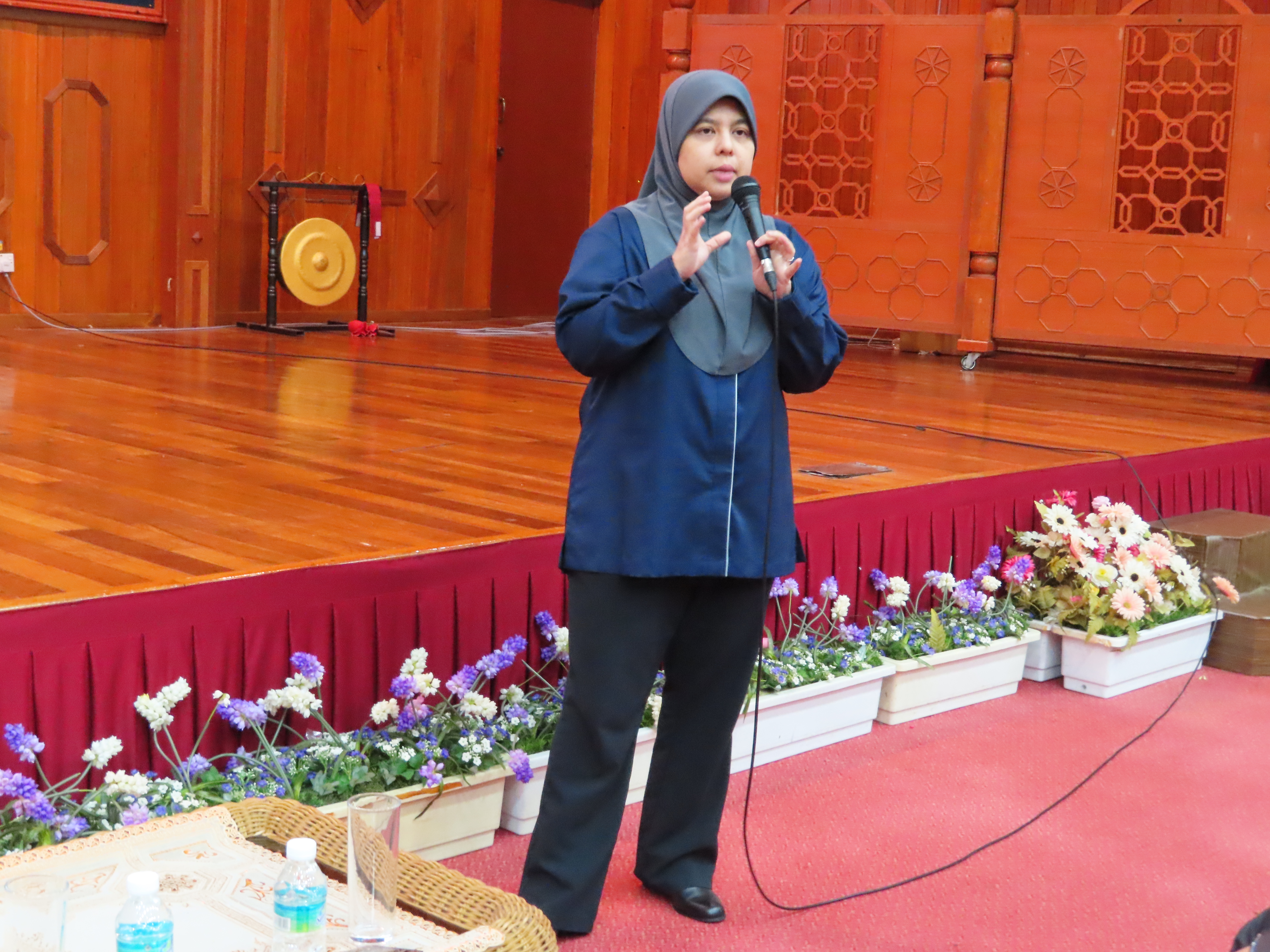 04.02.2025 | PROGRAM #ROSCARE BILANGAN 1/2025:
SESI LIBAT URUS (SLU) TAKLIMAT SOP PERTUBUHAN (JAWATANKUASA PENGURUSAN) BAGI ZON 1 (BATU PAHAT, MUAR, KLUANG & SEGAMAT)
JPPM Negeri Johor telah mengadakan Taklimat Sesi Libat Urus (SLU): Taklimat SOP Pertubuhan Kepada Pertubuhan Kategori Keagamaan Sub Kategori Penganut Yang Berdaftar Di Bawah Jabatan Pendaftaran Pertubuhan Malaysia Negeri Johor seperti ketetapan berikut:
Tarikh : 04.02.2025 (Selasa)
Tempat : Dewan Seri Nilam, Pusat Latihan Teknologi Tinggi (ADTCE) Batu Pahat.
Majlis telah dirasmikan oleh YBrs. Puan Maisara Ashran binti Mustafa, Pengarah JPPM Negeri Johor. Taklimat ini bertujuan untuk memberi kefahaman dan memaklumkan ketetapan dasar baharu Kementerian Dalam Negeri (KDN) dan JPPM mengenai SOP yang telah dirangka bagi pertubuhan sedia ada di bawah Kategori Keagamaan berkaitan pengurusan Pertubuhan Kategori Keagamaan khususnya Rumah Ibadat Bukan Islam (RIBI) di Negeri Johor.
Di samping memastikan penyelarasan terhadap pertubuhan kategori Keagamaan lebih teratur dan seragam sebagai asas rujukan serta panduan kepada pertubuhan.