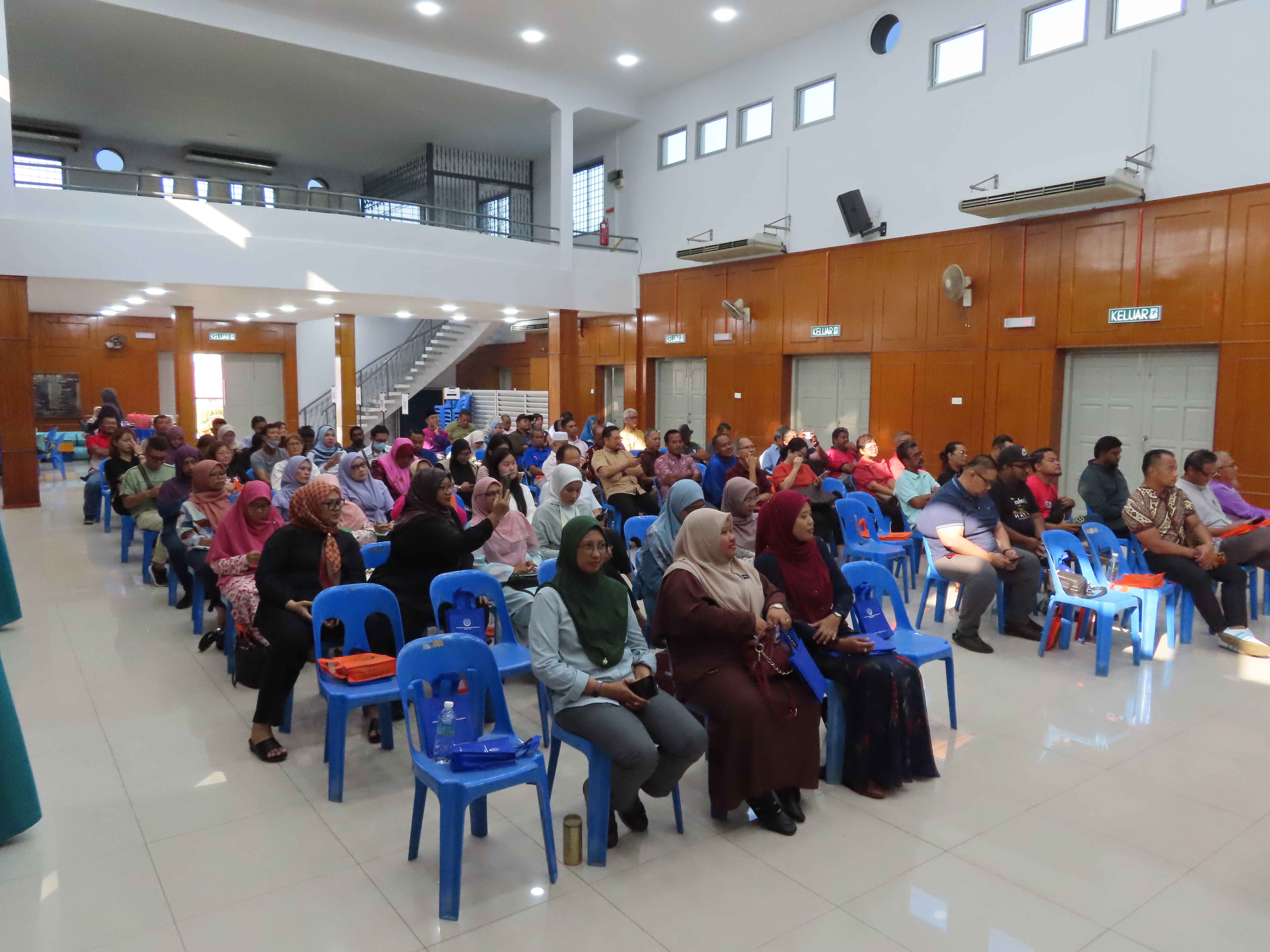 29.07.2025, Selasa - Taklimat Pengurusan Pertubuhan Berkualiti dan Sesi Khidmat Nasihat JPPM Johor berlangsung di Dewan Jubli Intan Sultan Ibrahim, Jalan Buloh Kasap, Segamat, Johor. Taklimat ini bertujuan untuk memberi pendedahan kepada pertubuhan berkaitan Tanggungjawab Pemegang Jawatan, Pengurusan Rekod Pertubuhan dan Manual Pengguna Sistem sRoses (Modul Pembaharuan Setiausaha dan Pindaan Perlembagaan). Kaunter khidmat nasihat juga dibuka untuk bantuan secara hands on berkaitan sistem eroses dan pertanyaan berkaitan isu-isu yang dihadapi oleh pertubuhan.