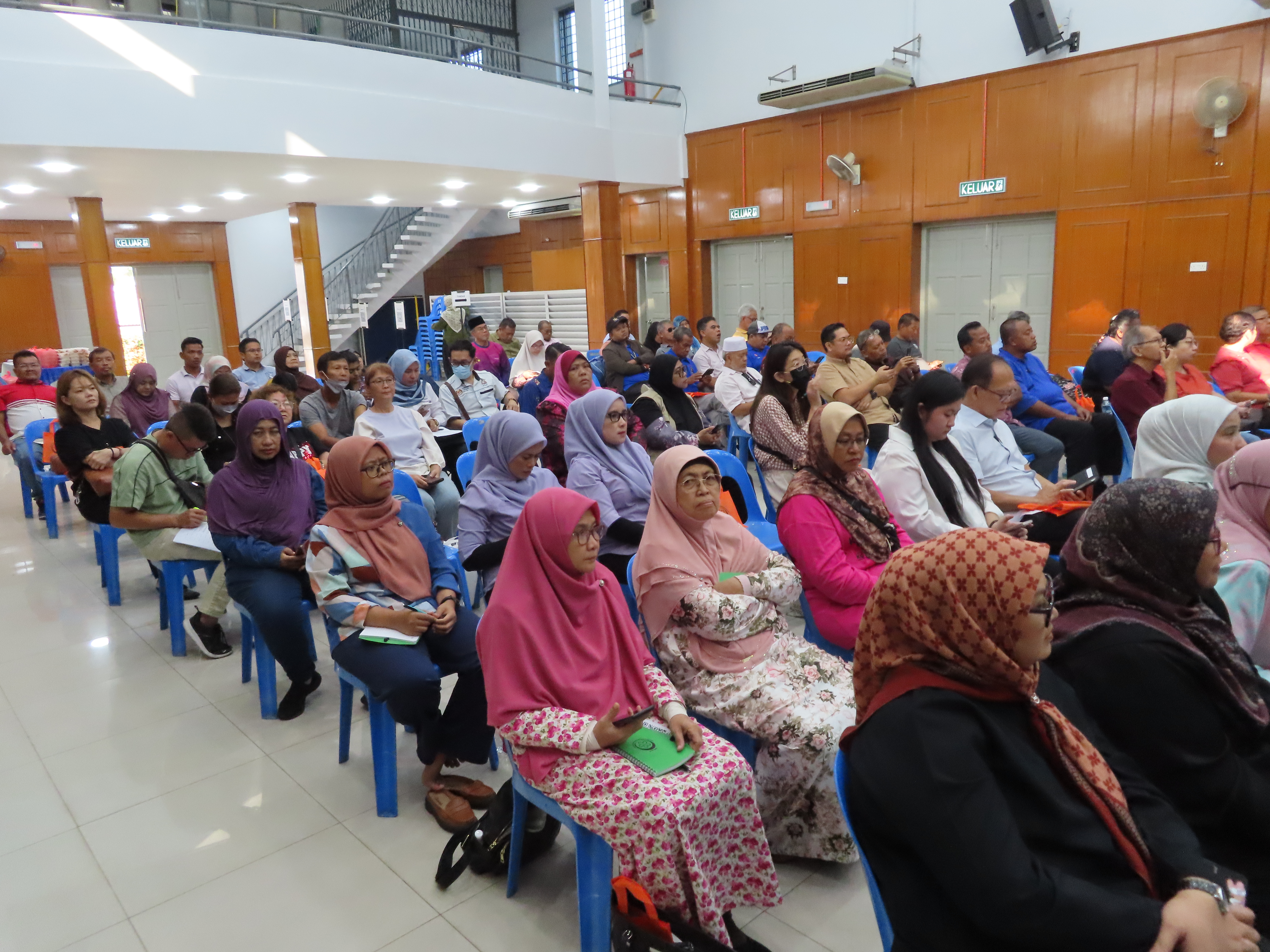 29.07.2025, Selasa - Taklimat Pengurusan Pertubuhan Berkualiti dan Sesi Khidmat Nasihat JPPM Johor berlangsung di Dewan Jubli Intan Sultan Ibrahim, Jalan Buloh Kasap, Segamat, Johor. Taklimat ini bertujuan untuk memberi pendedahan kepada pertubuhan berkaitan Tanggungjawab Pemegang Jawatan, Pengurusan Rekod Pertubuhan dan Manual Pengguna Sistem sRoses (Modul Pembaharuan Setiausaha dan Pindaan Perlembagaan). Kaunter khidmat nasihat juga dibuka untuk bantuan secara hands on berkaitan sistem eroses dan pertanyaan berkaitan isu-isu yang dihadapi oleh pertubuhan.