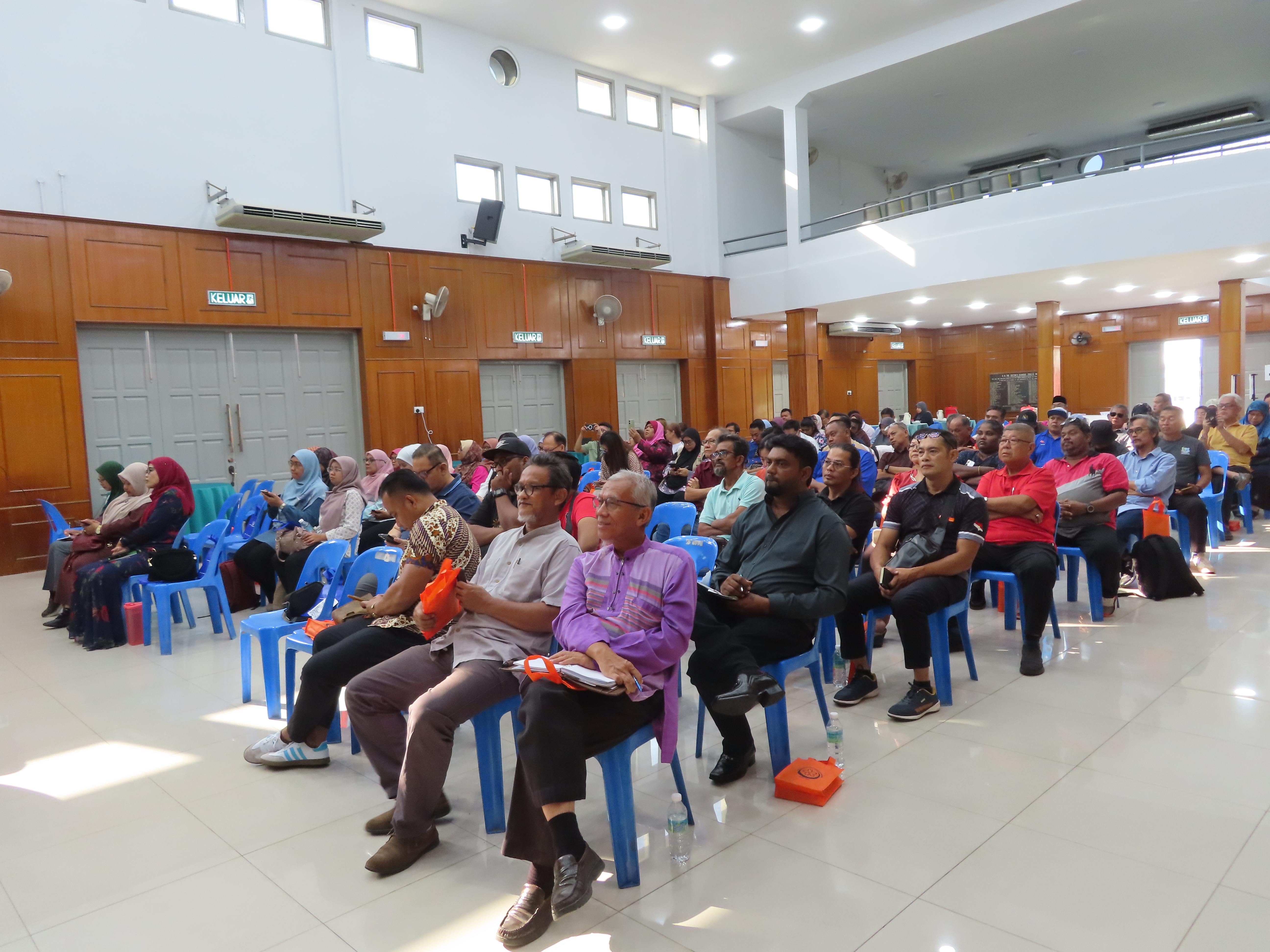 29.07.2025, Selasa - Taklimat Pengurusan Pertubuhan Berkualiti dan Sesi Khidmat Nasihat JPPM Johor berlangsung di Dewan Jubli Intan Sultan Ibrahim, Jalan Buloh Kasap, Segamat, Johor. Taklimat ini bertujuan untuk memberi pendedahan kepada pertubuhan berkaitan Tanggungjawab Pemegang Jawatan, Pengurusan Rekod Pertubuhan dan Manual Pengguna Sistem sRoses (Modul Pembaharuan Setiausaha dan Pindaan Perlembagaan). Kaunter khidmat nasihat juga dibuka untuk bantuan secara hands on berkaitan sistem eroses dan pertanyaan berkaitan isu-isu yang dihadapi oleh pertubuhan.