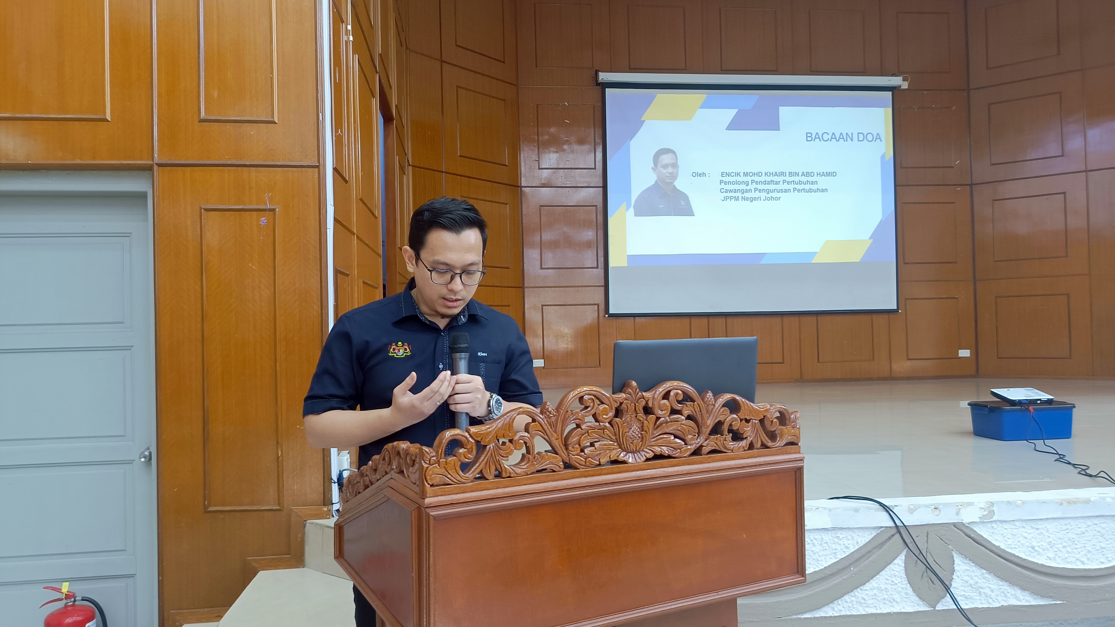 29.07.2025, Selasa - Taklimat Pengurusan Pertubuhan Berkualiti dan Sesi Khidmat Nasihat JPPM Johor berlangsung di Dewan Jubli Intan Sultan Ibrahim, Jalan Buloh Kasap, Segamat, Johor. Taklimat ini bertujuan untuk memberi pendedahan kepada pertubuhan berkaitan Tanggungjawab Pemegang Jawatan, Pengurusan Rekod Pertubuhan dan Manual Pengguna Sistem sRoses (Modul Pembaharuan Setiausaha dan Pindaan Perlembagaan). Kaunter khidmat nasihat juga dibuka untuk bantuan secara hands on berkaitan sistem eroses dan pertanyaan berkaitan isu-isu yang dihadapi oleh pertubuhan.