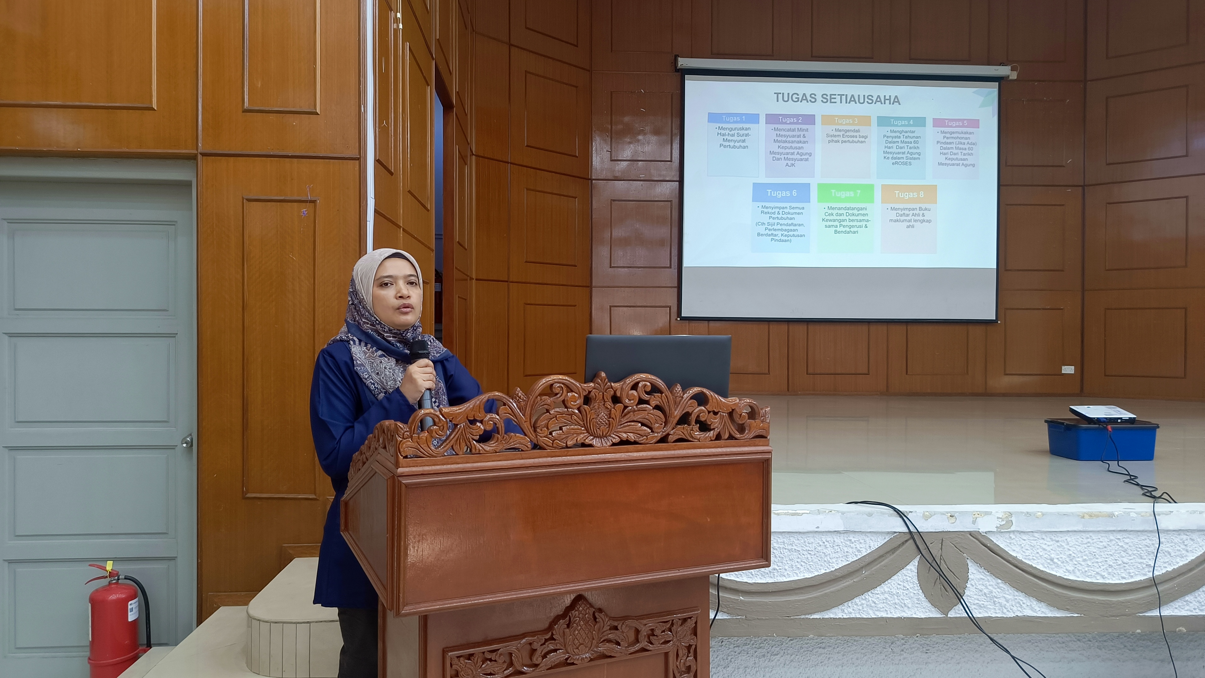 29.07.2025, Selasa - Taklimat Pengurusan Pertubuhan Berkualiti dan Sesi Khidmat Nasihat JPPM Johor berlangsung di Dewan Jubli Intan Sultan Ibrahim, Jalan Buloh Kasap, Segamat, Johor. Taklimat ini bertujuan untuk memberi pendedahan kepada pertubuhan berkaitan Tanggungjawab Pemegang Jawatan, Pengurusan Rekod Pertubuhan dan Manual Pengguna Sistem sRoses (Modul Pembaharuan Setiausaha dan Pindaan Perlembagaan). Kaunter khidmat nasihat juga dibuka untuk bantuan secara hands on berkaitan sistem eroses dan pertanyaan berkaitan isu-isu yang dihadapi oleh pertubuhan.