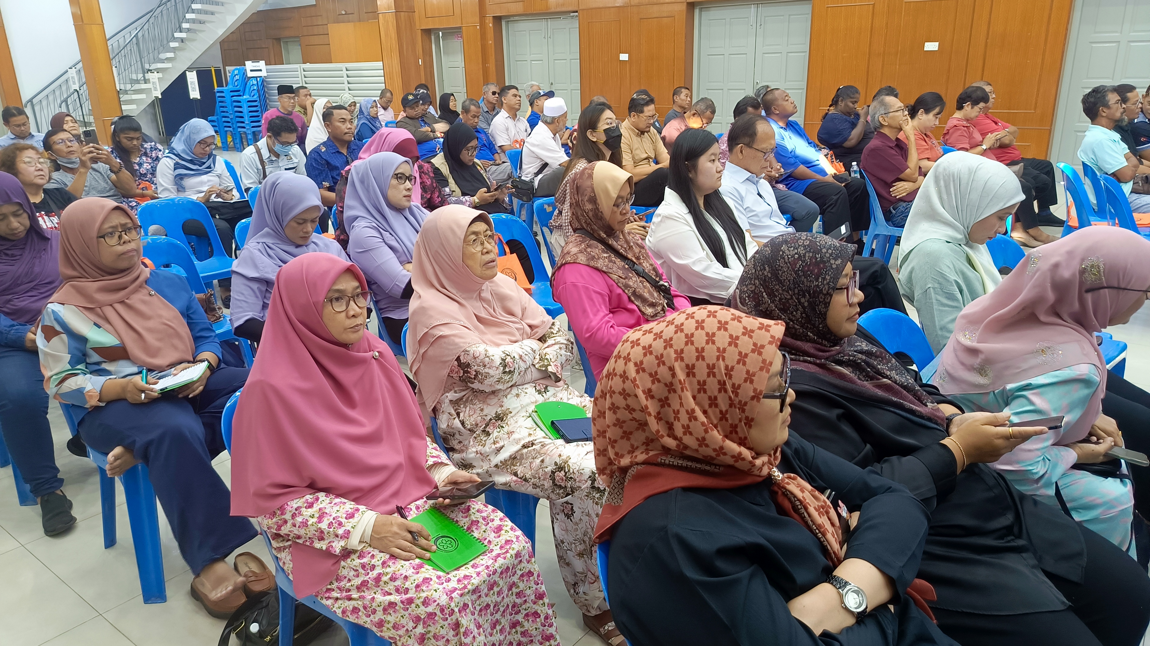 29.07.2025, Selasa - Taklimat Pengurusan Pertubuhan Berkualiti dan Sesi Khidmat Nasihat JPPM Johor berlangsung di Dewan Jubli Intan Sultan Ibrahim, Jalan Buloh Kasap, Segamat, Johor. Taklimat ini bertujuan untuk memberi pendedahan kepada pertubuhan berkaitan Tanggungjawab Pemegang Jawatan, Pengurusan Rekod Pertubuhan dan Manual Pengguna Sistem sRoses (Modul Pembaharuan Setiausaha dan Pindaan Perlembagaan). Kaunter khidmat nasihat juga dibuka untuk bantuan secara hands on berkaitan sistem eroses dan pertanyaan berkaitan isu-isu yang dihadapi oleh pertubuhan.