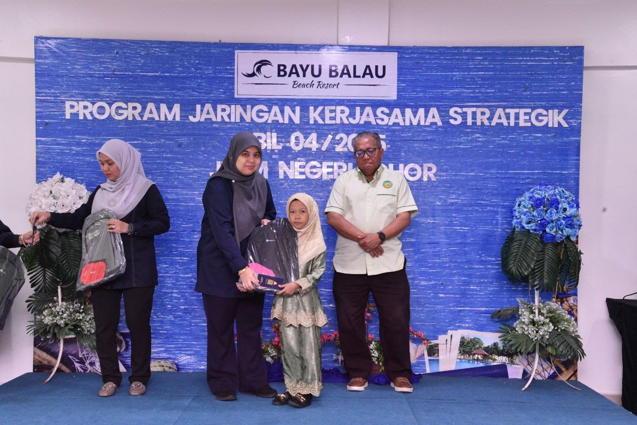 SUMBANGAN BEG SEKOLAH DARIPADA JPPM JOHOR DAN JUGA WANG TUNAI HASIL SUMBANGAN PENDERMA KEPADA ANAK-ANAK YATIM AL HUSNA WILAYAH JOHOR TENGGARA.