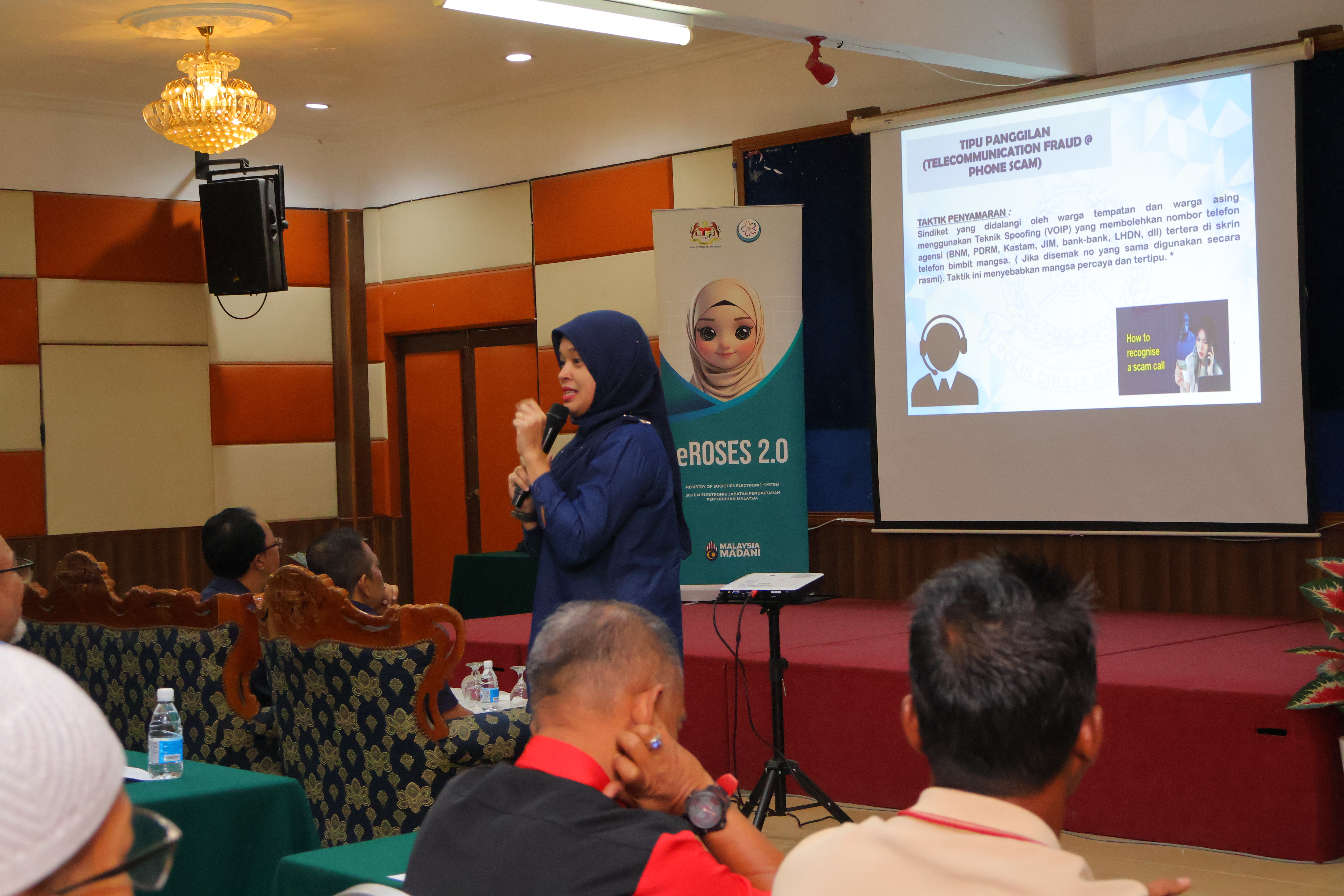 Ceramah bertajuk “Lindungi Diri Anda dan Kenali Jenayah Scammer” telah disampaikan oleh Insp. Noor Fashimah binti Hashim dari Bahagian Siasatan Jenayah Komersil, IPD Kota Bharu, bagi meningkatkan tahap kewaspadaan peserta terhadap taktik penipuan dalam talian yang semakin berleluasa.