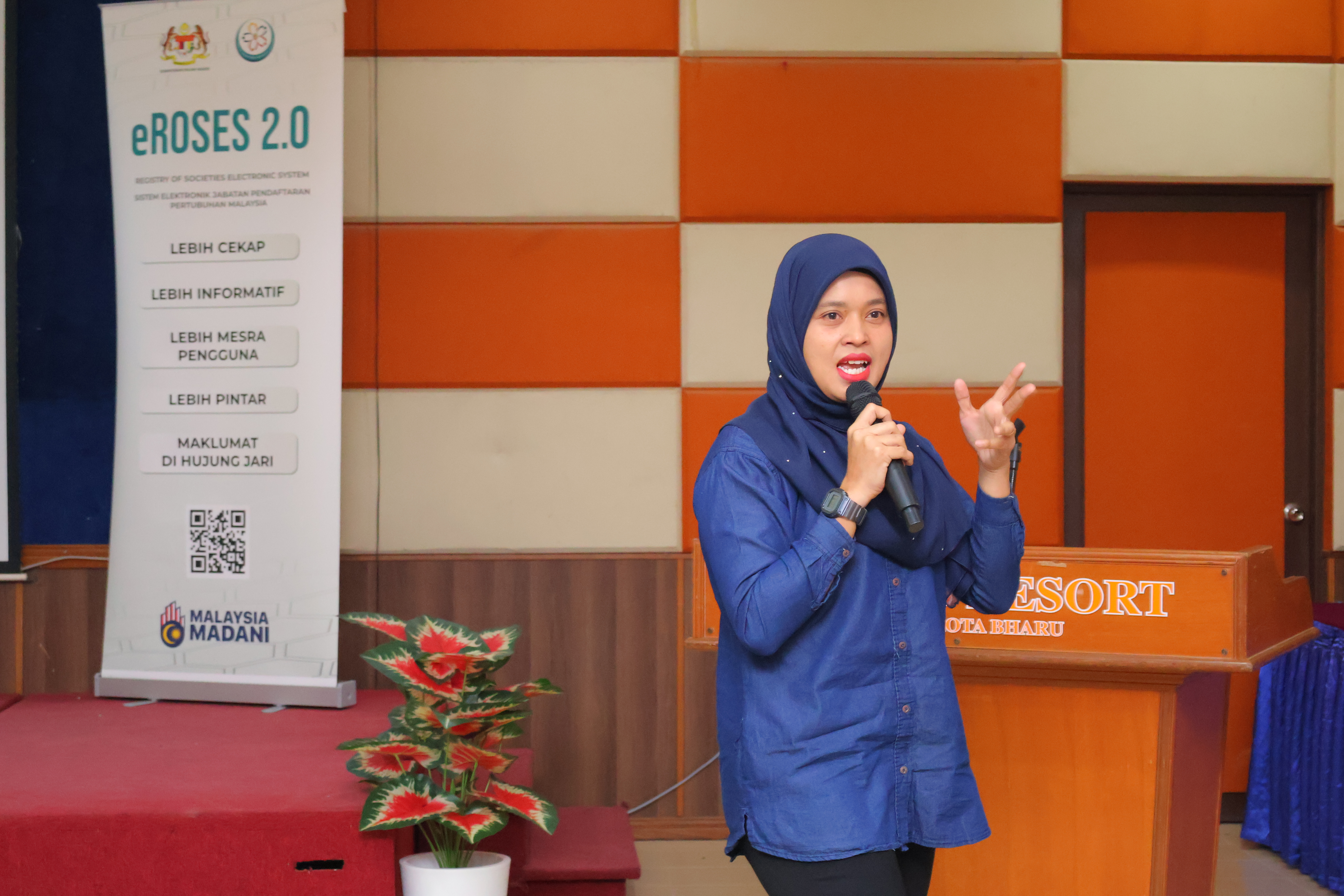 Ceramah bertajuk “Lindungi Diri Anda dan Kenali Jenayah Scammer” telah disampaikan oleh Insp. Noor Fashimah binti Hashim dari Bahagian Siasatan Jenayah Komersil, IPD Kota Bharu, bagi meningkatkan tahap kewaspadaan peserta terhadap taktik penipuan dalam talian yang semakin berleluasa.
