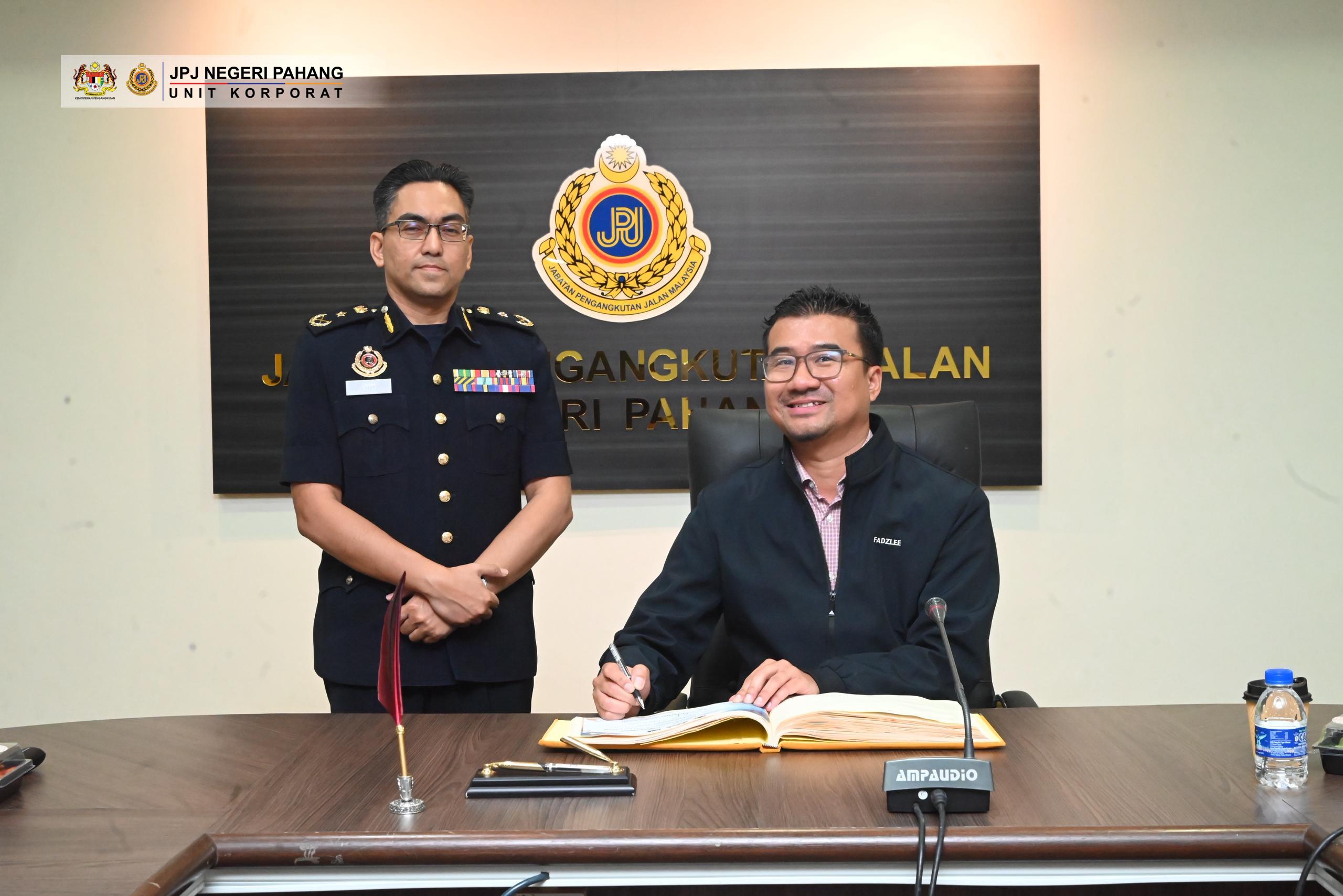 KUNJUNG HORMAT PENGARAH JABATAN PENDAFTARAN PERTUBUHAN MALAYSIA NEGERI PAHANG KE JABATAN PENGANGKUTAN JALAN NEGERI PAHANG