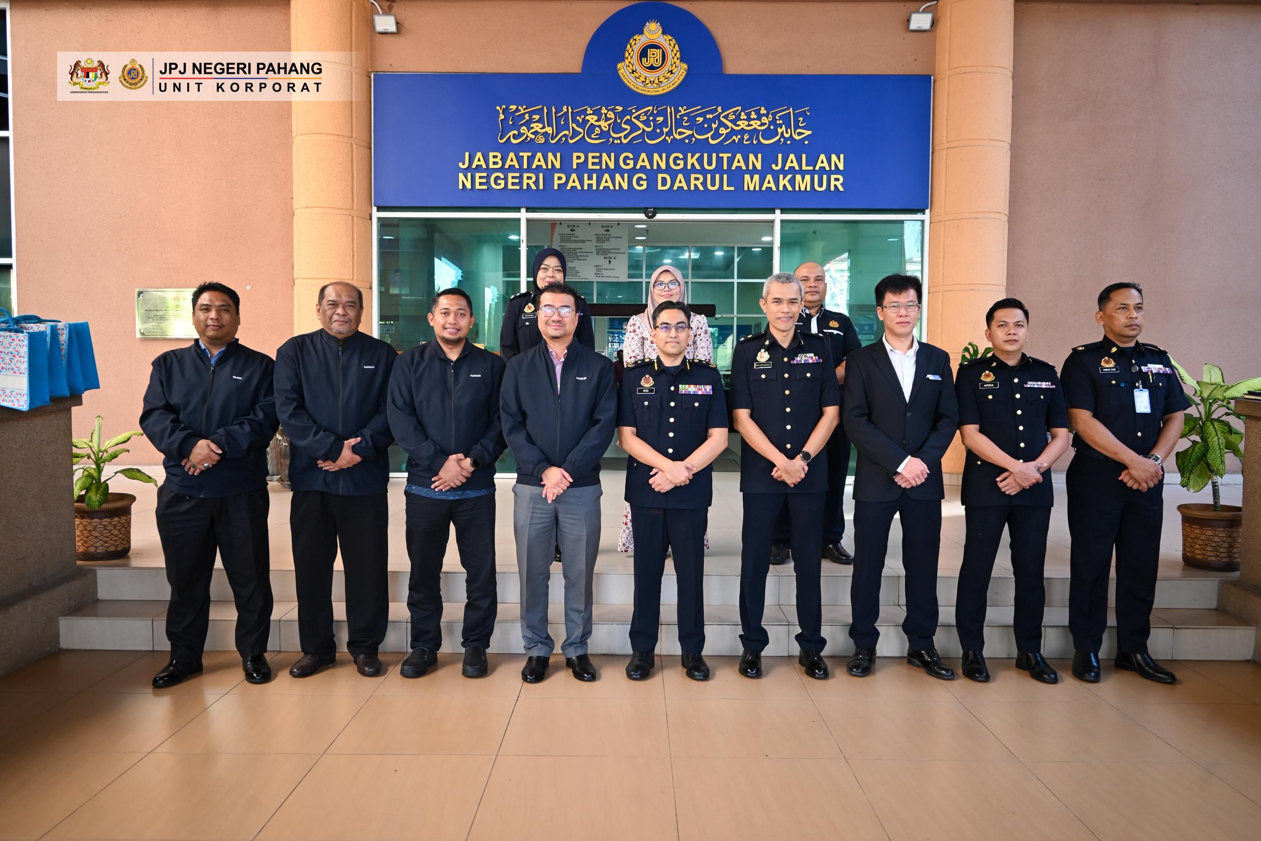 KUNJUNG HORMAT PENGARAH JABATAN PENDAFTARAN PERTUBUHAN MALAYSIA NEGERI PAHANG KE JABATAN PENGANGKUTAN JALAN NEGERI PAHANG