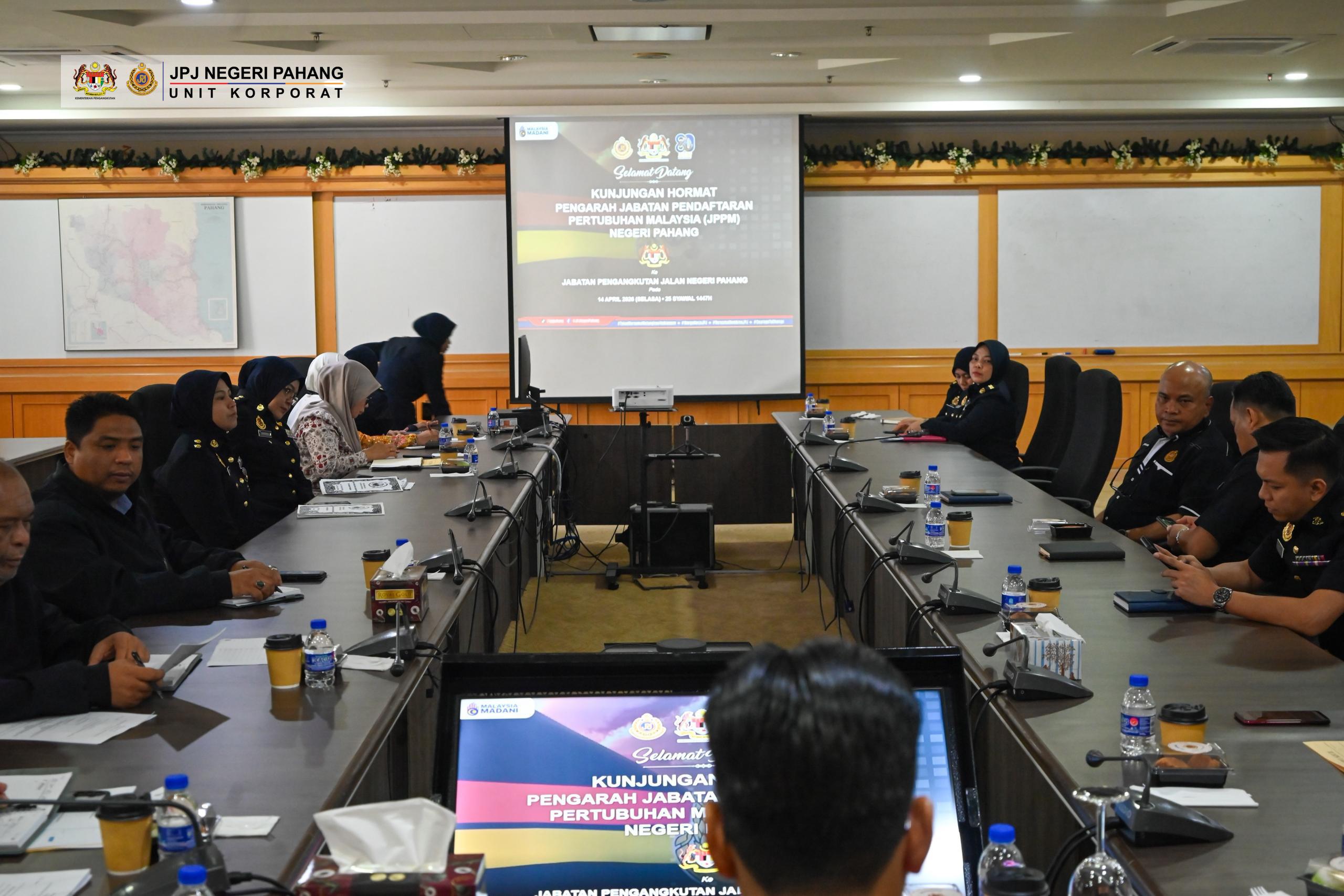 KUNJUNG HORMAT PENGARAH JABATAN PENDAFTARAN PERTUBUHAN MALAYSIA NEGERI PAHANG KE JABATAN PENGANGKUTAN JALAN NEGERI PAHANG