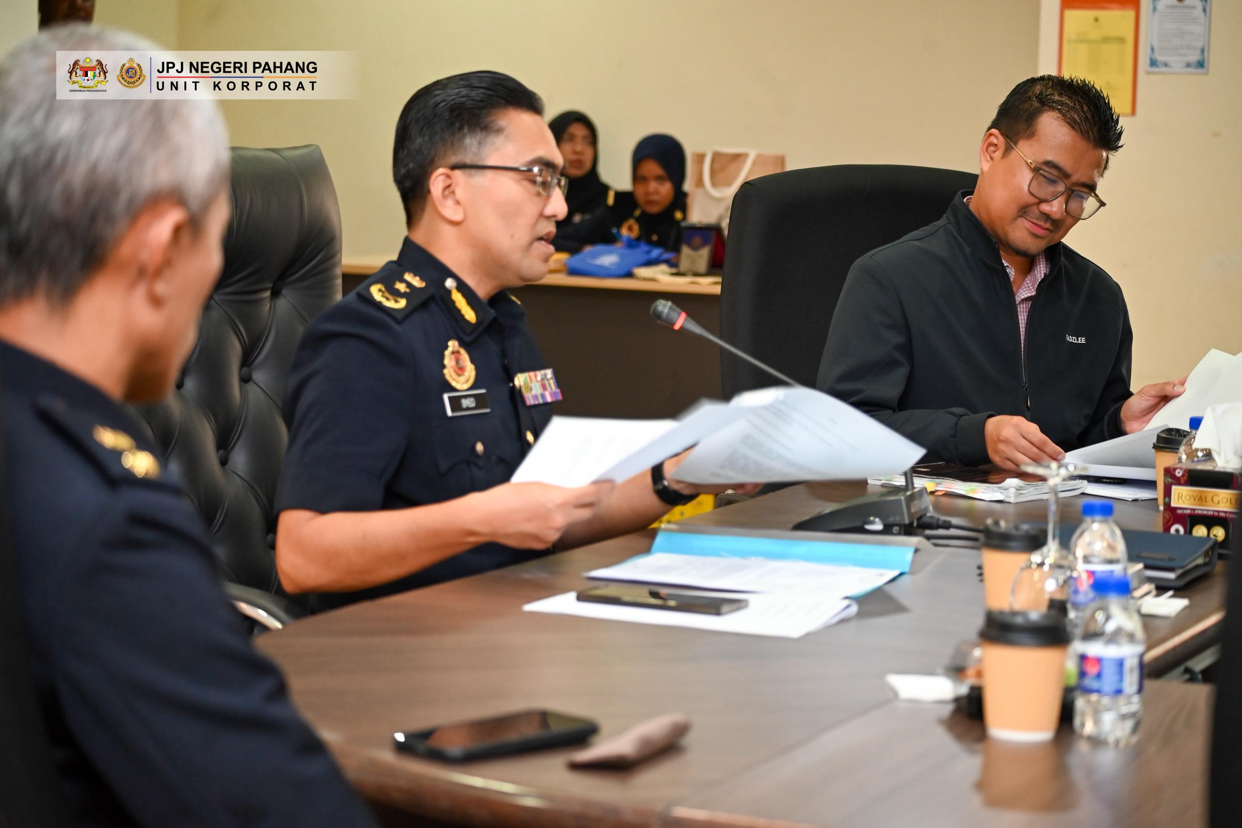 KUNJUNG HORMAT PENGARAH JABATAN PENDAFTARAN PERTUBUHAN MALAYSIA NEGERI PAHANG KE JABATAN PENGANGKUTAN JALAN NEGERI PAHANG