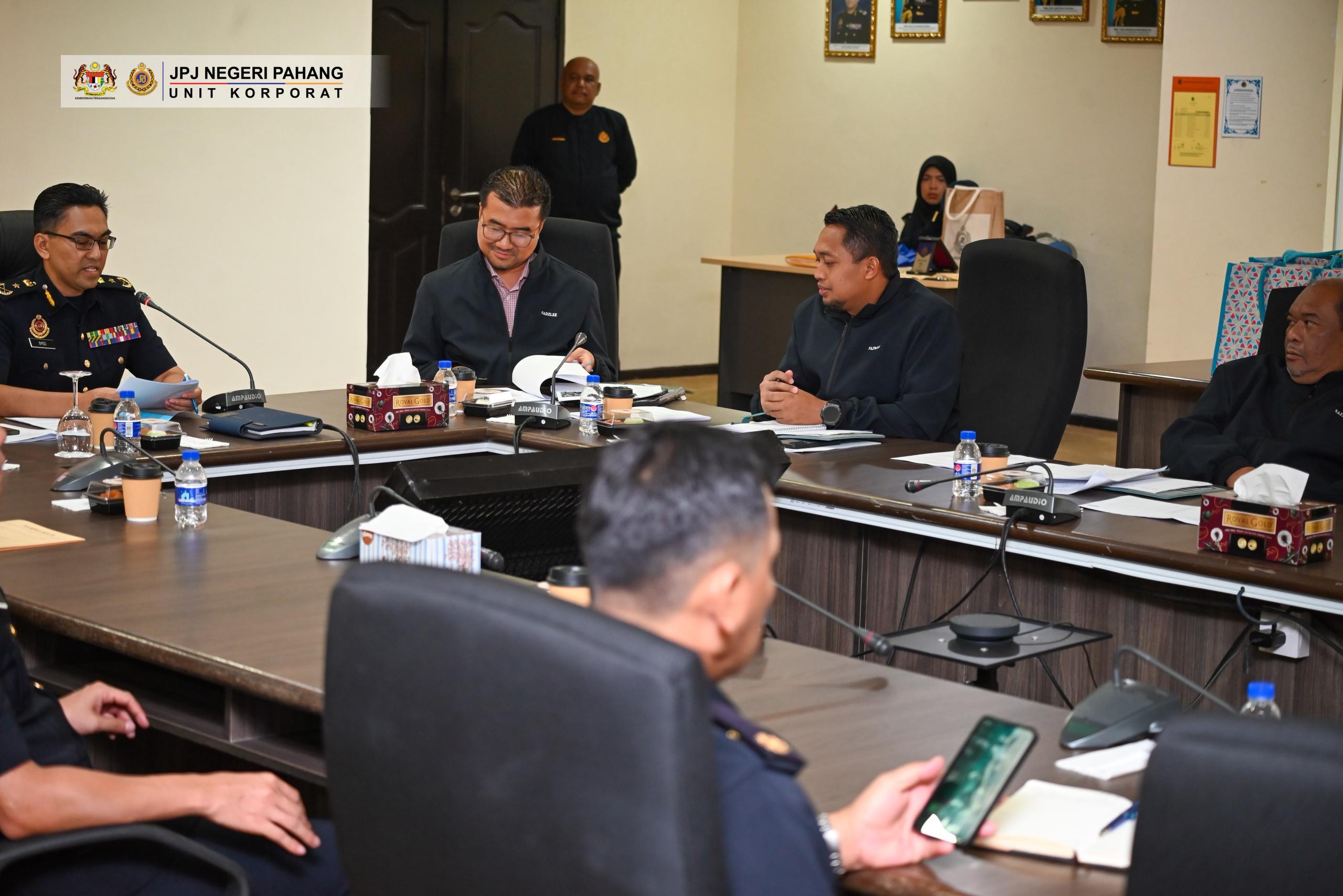 KUNJUNG HORMAT PENGARAH JABATAN PENDAFTARAN PERTUBUHAN MALAYSIA NEGERI PAHANG KE JABATAN PENGANGKUTAN JALAN NEGERI PAHANG
