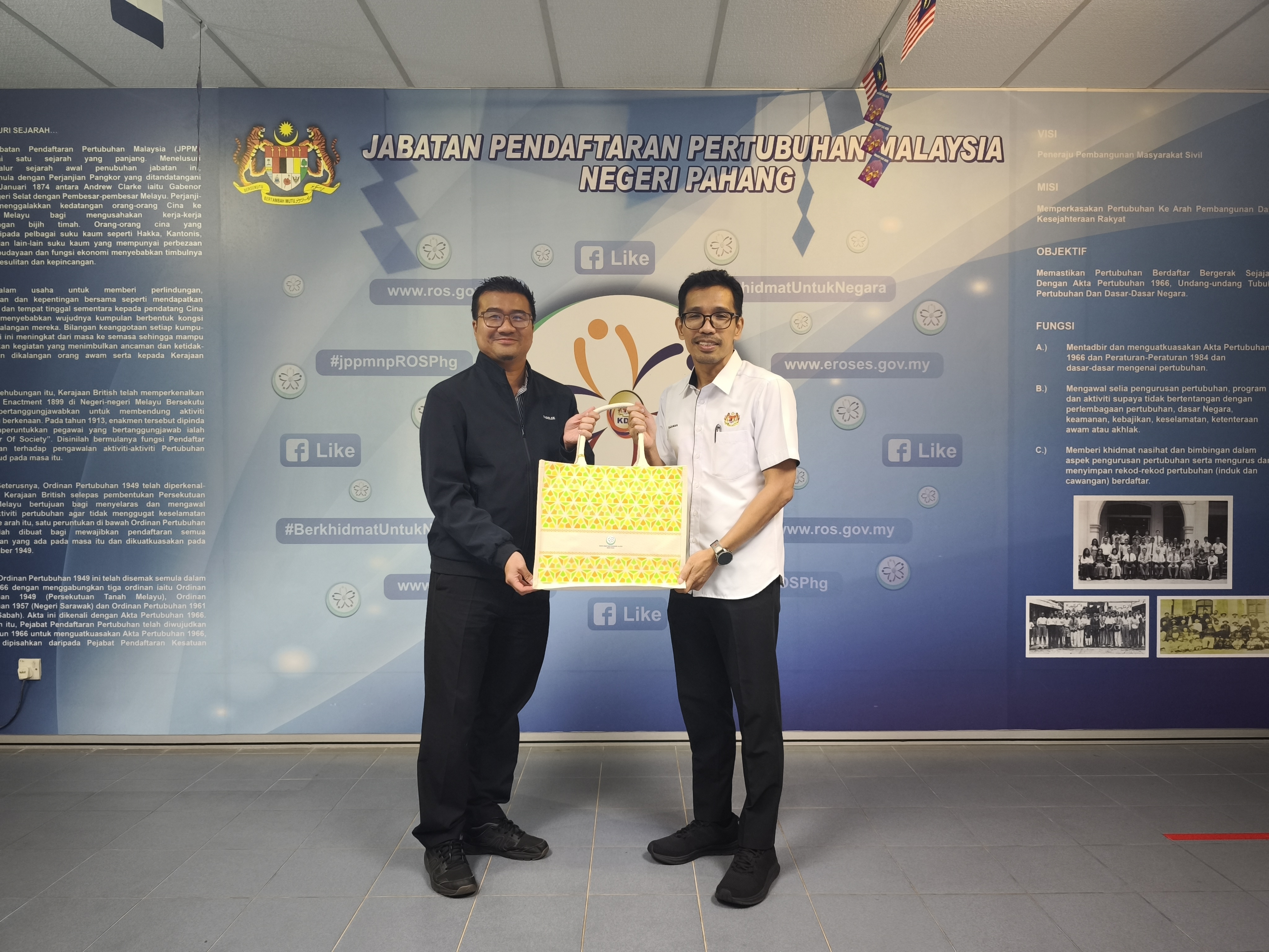 KUNJUNG HORMAT PENGARAH JABATAN PERANGKAAN MALAYSIA NEGERI PAHANG KE JABATAN PENDAFTARAN PERTUBUHAN MALAYSIA NEGERI PAHANG