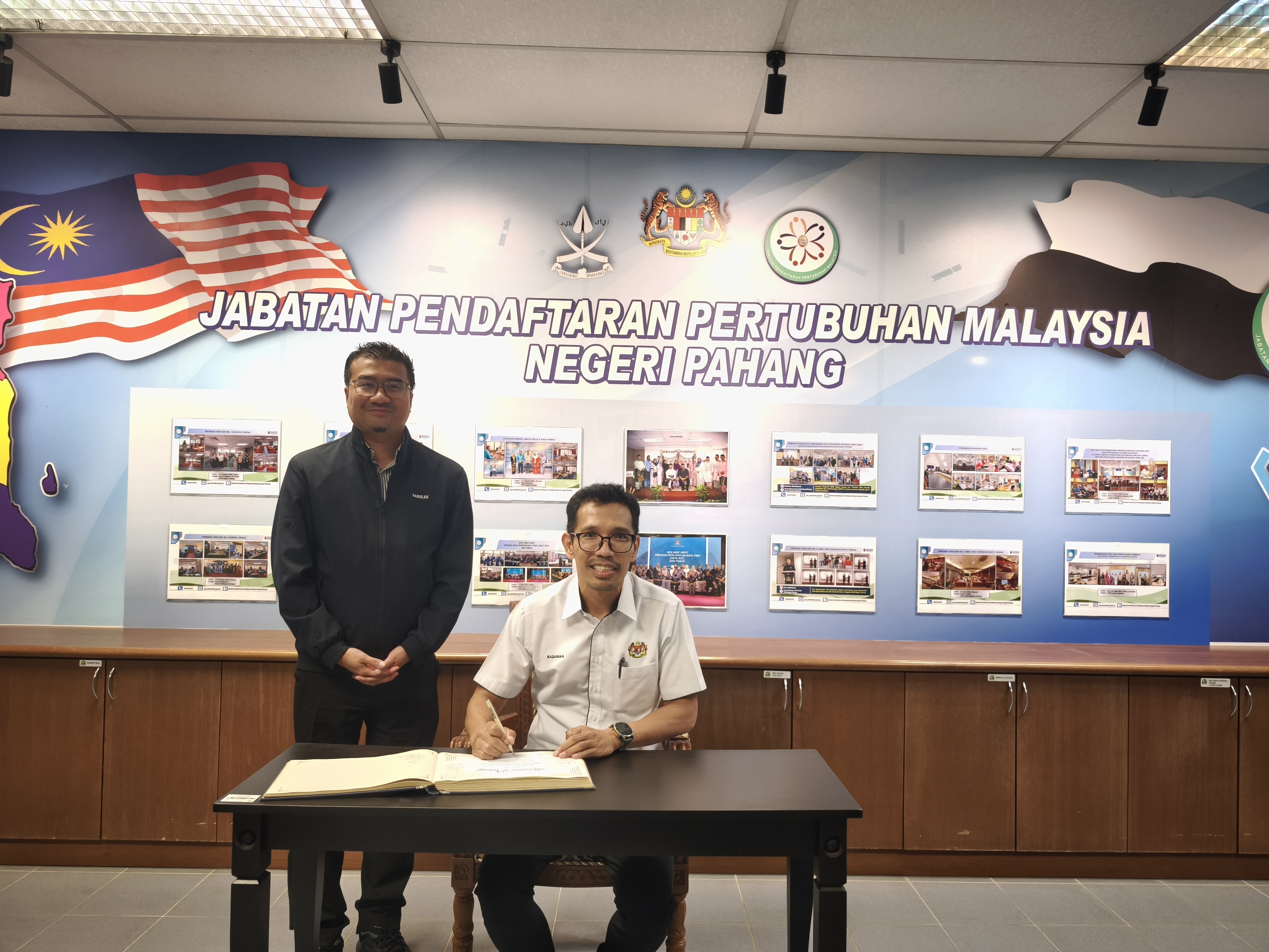 KUNJUNG HORMAT PENGARAH JABATAN PERANGKAAN MALAYSIA NEGERI PAHANG KE JABATAN PENDAFTARAN PERTUBUHAN MALAYSIA NEGERI PAHANG