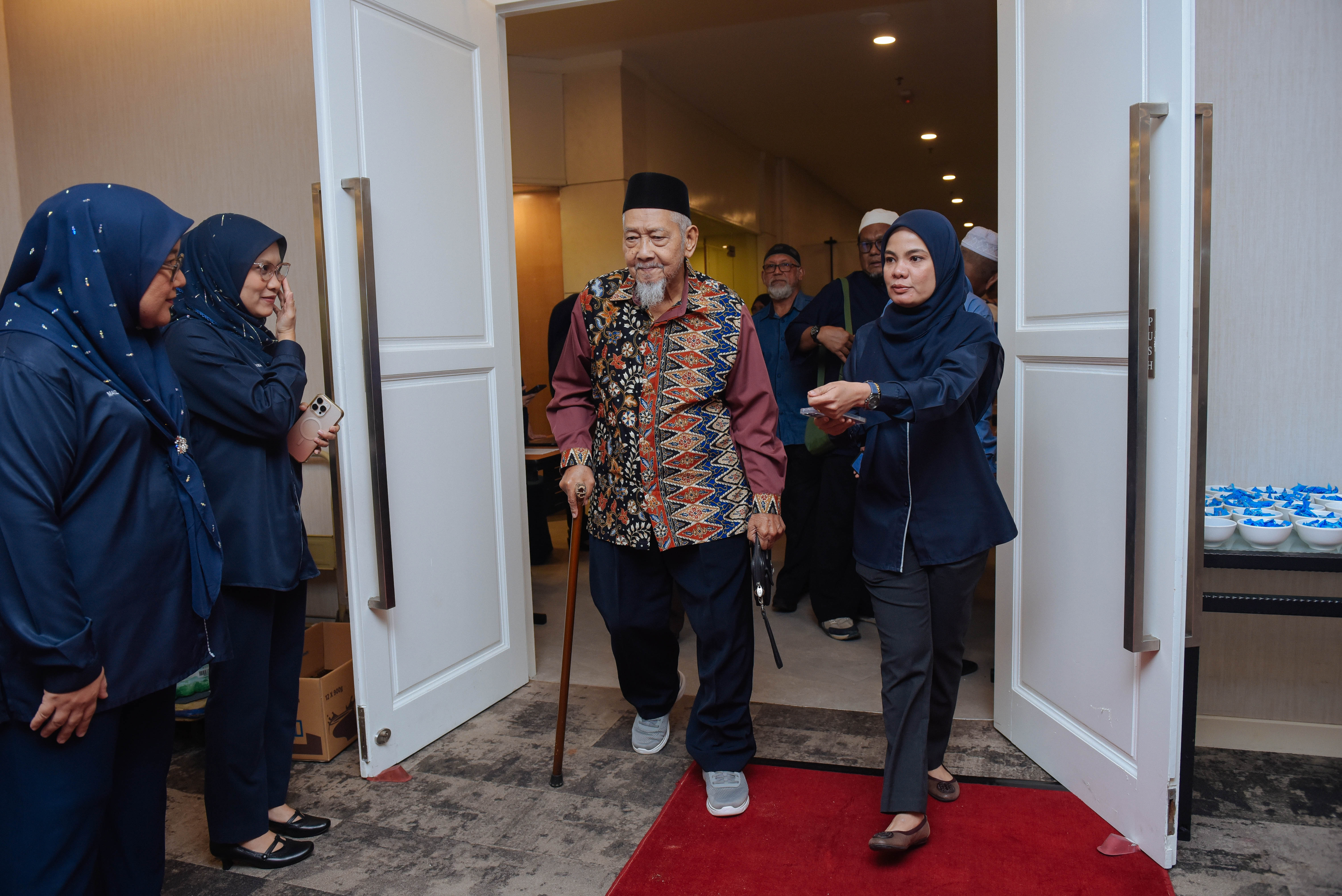 PROGRAM ROS_CARE